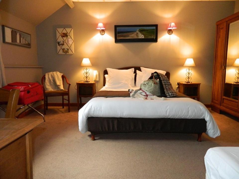 Logis - Auberge Du Colombier Guines ห้อง รูปภาพ
